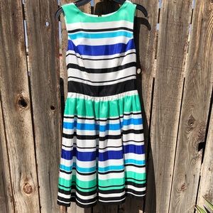 Very elegant dress!!